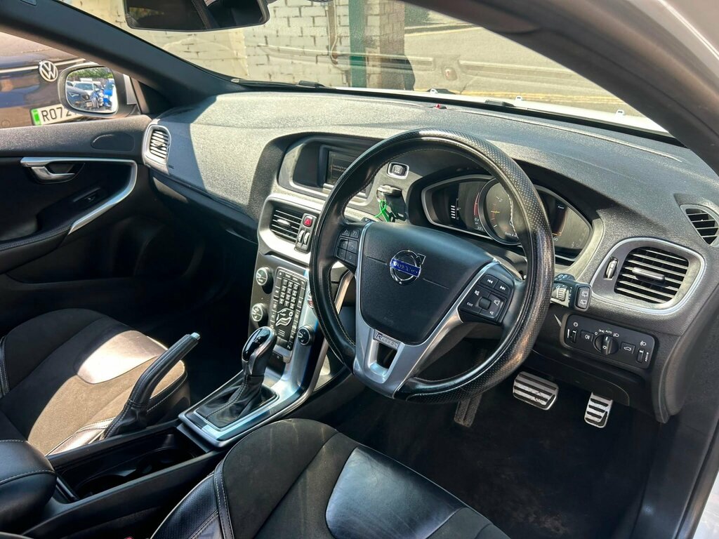 Volvo V40 Hatchback Red #8