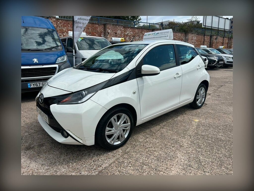 Toyota Aygo 1.0 Vvt-i X-pression X-wave Euro 5 Euro 5 PJ65FZY White #2