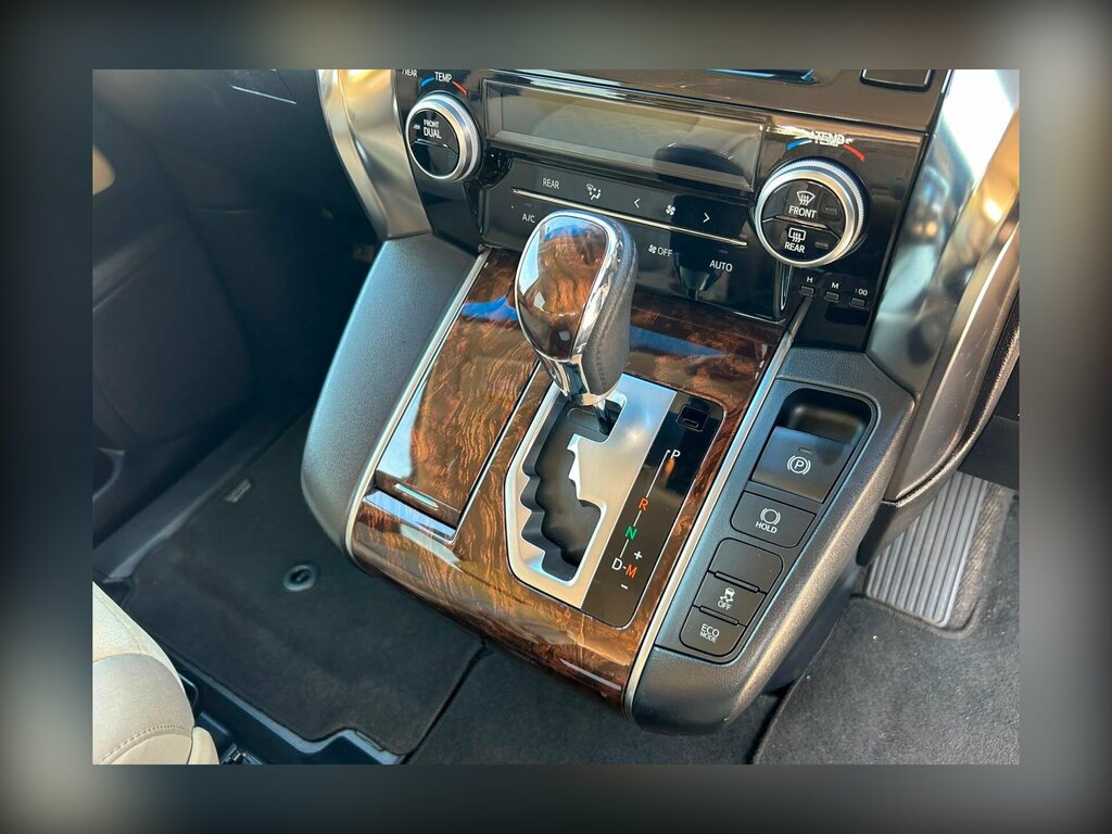 Toyota Vellfire 2.4 Hybrid E-four 8 Seater White #9