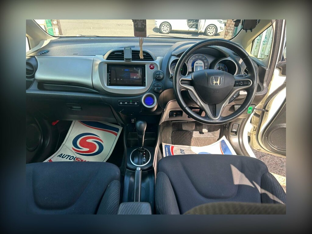 Honda Fit 1.3 Hybrid Gp-1 Silver #9