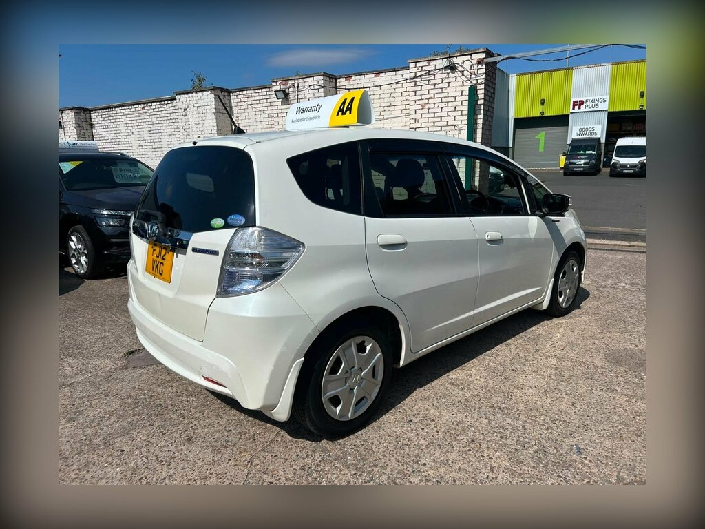 Honda Fit 1.3 Hybrid White #3
