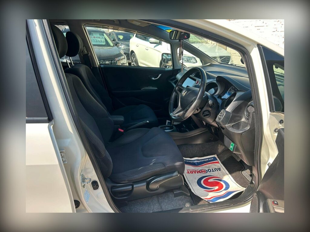 Honda Fit 1.3 Hybrid Gp-1 Silver #7