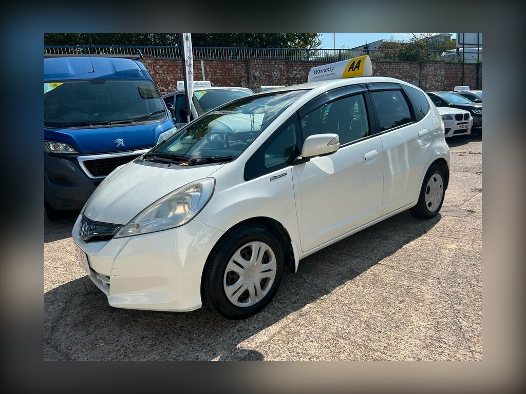 Honda Fit 1.3 Hybrid White #2