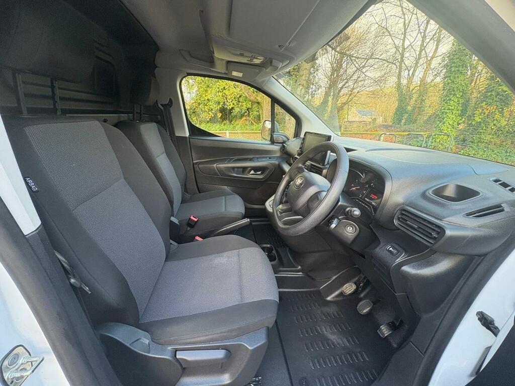 Toyota PROACE 1.5D 100 Active Van 6 Speed MD73WZA White #4