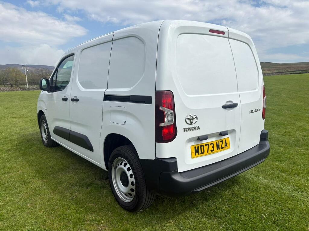 Toyota PROACE 1.5D 100 Active Van 6 Speed MD73WZA White #2