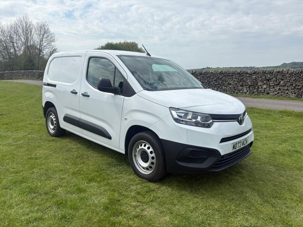Toyota PROACE 1.5D 100 Active Van 6 Speed White