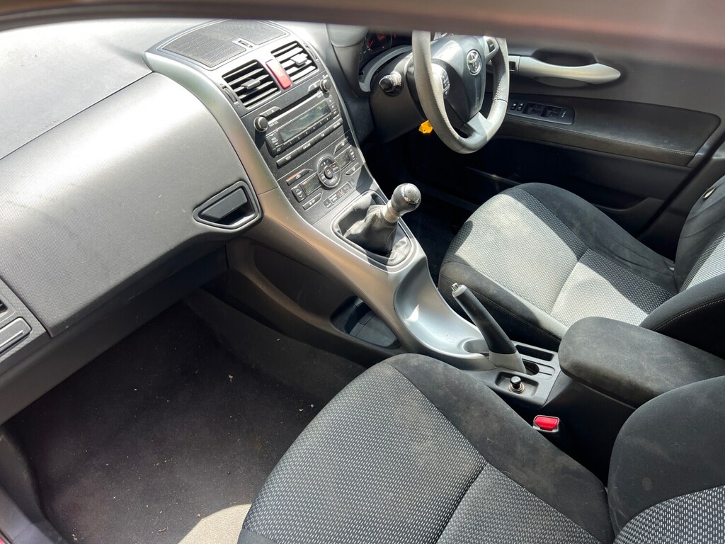 Toyota Auris Auris Tr D-4d Red #11