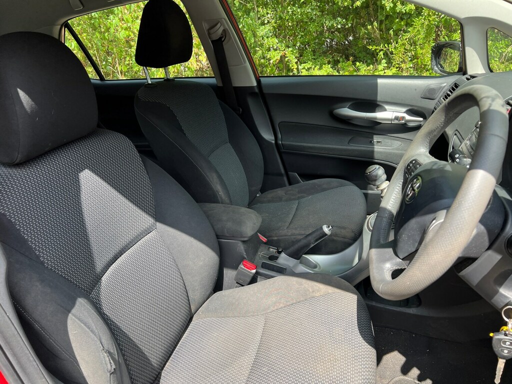 Toyota Auris Auris Tr D-4d Red #7