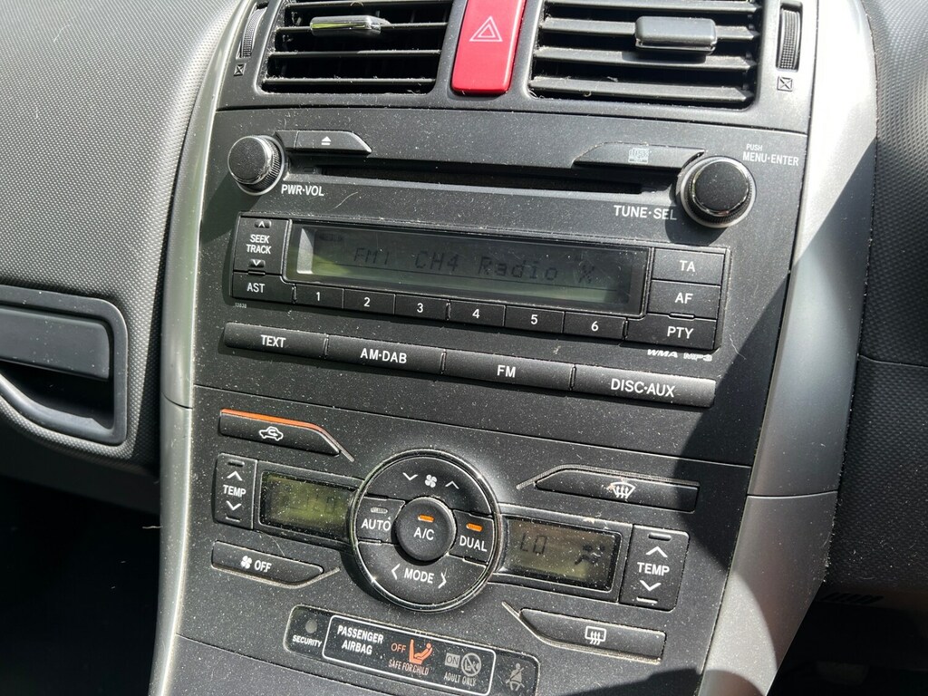 Toyota Auris Auris Tr D-4d Red #15
