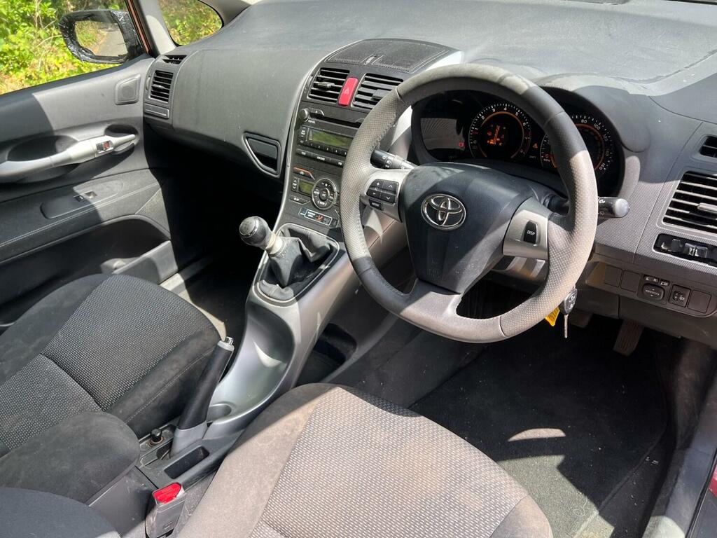 Toyota Auris Auris Tr D-4d Red #8