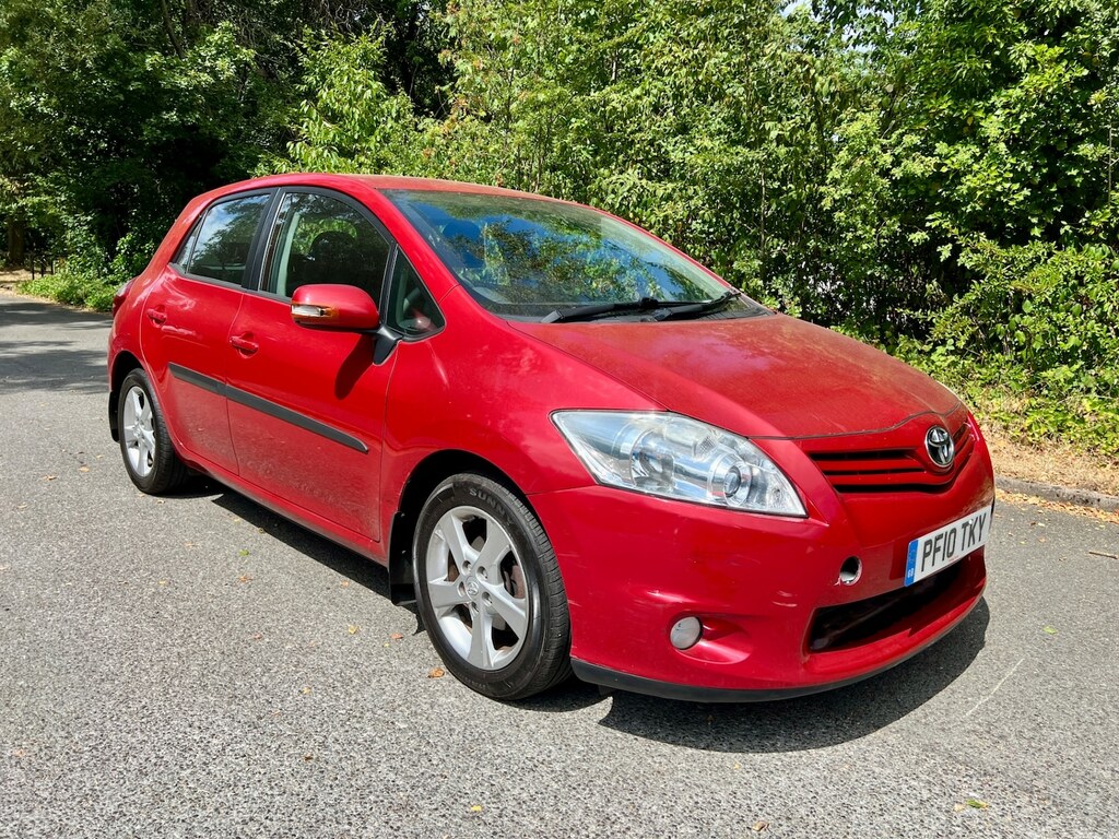 Toyota Auris 1.6 V-matic Tr Red