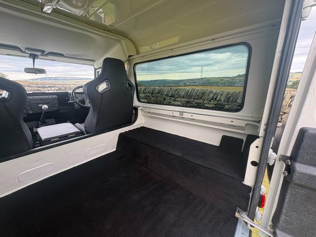 Land Rover Defender Hard Top Td5 White #3