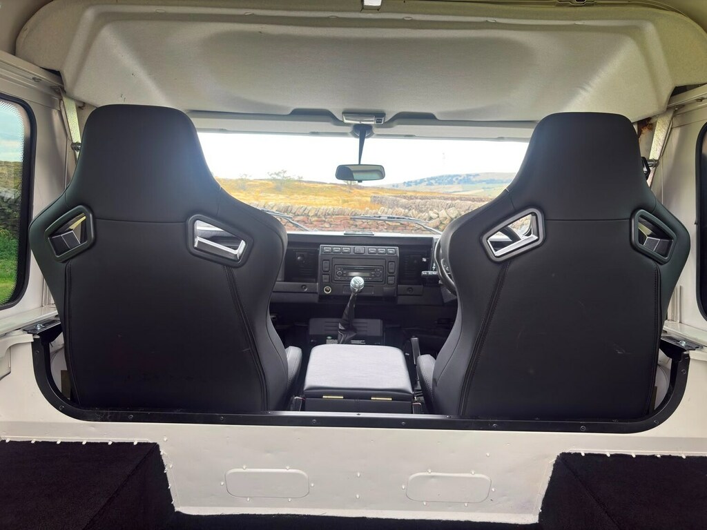 Land Rover Defender 90 Td5 County U328 Blue #17