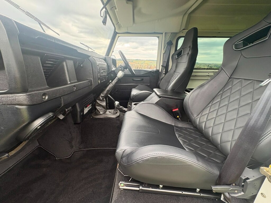 Land Rover Defender Hard Top Td5 White #6