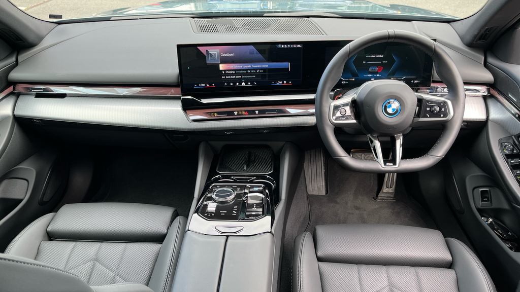 BMW i5 40 83.9Kwh M Sport Edrive 11Kw Charger Green #4