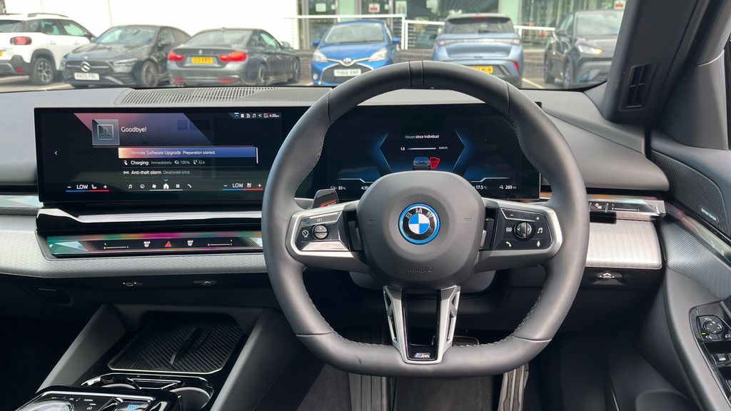BMW i5 40 83.9Kwh M Sport Edrive 11Kw Charger Green #5