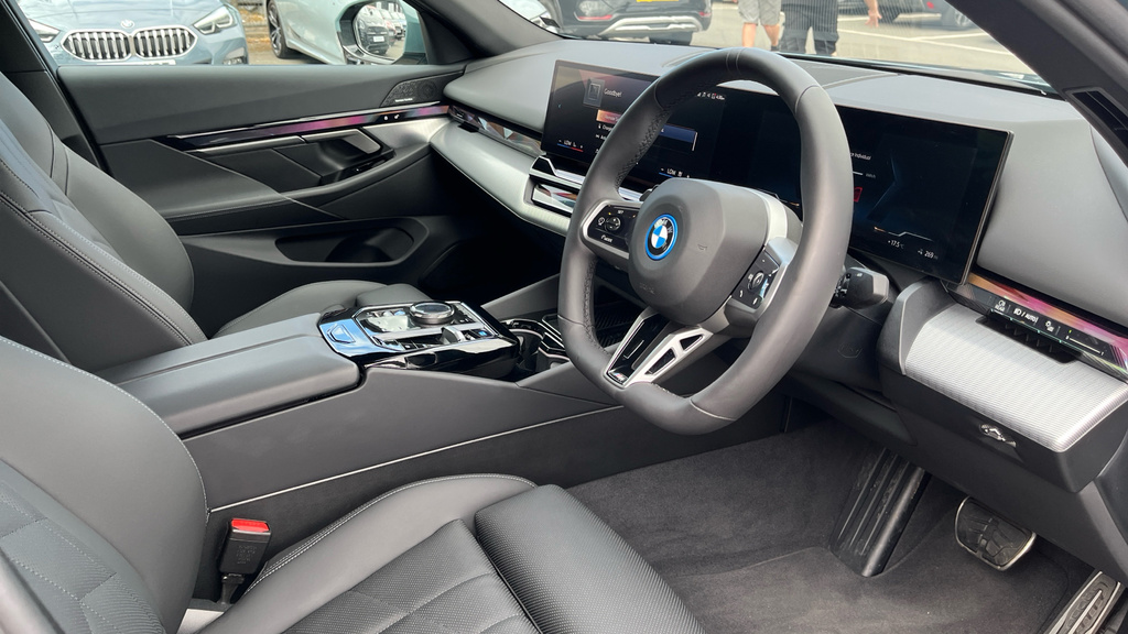 BMW i5 40 83.9Kwh M Sport Edrive 11Kw Charger Green #6