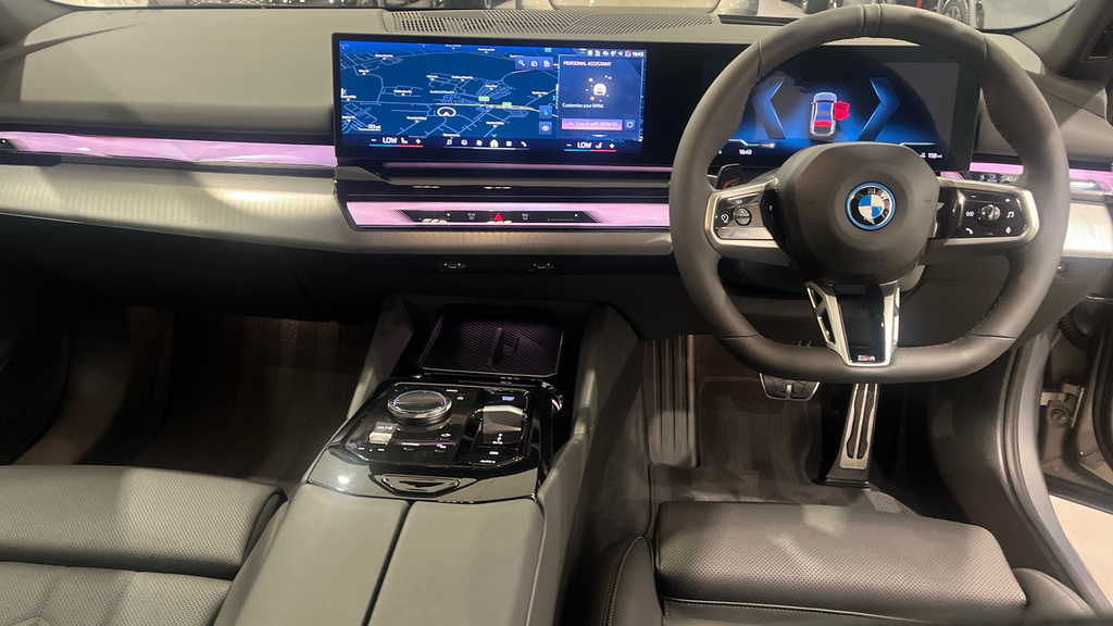 BMW i5 40 83.9Kwh M Sport Edrive 11Kw Charger Grey #4