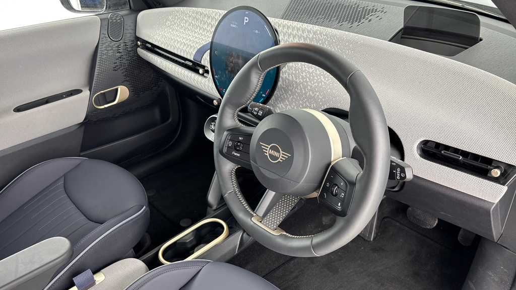 Mini Hatch E 40.7Kwh Exclusive Black #6