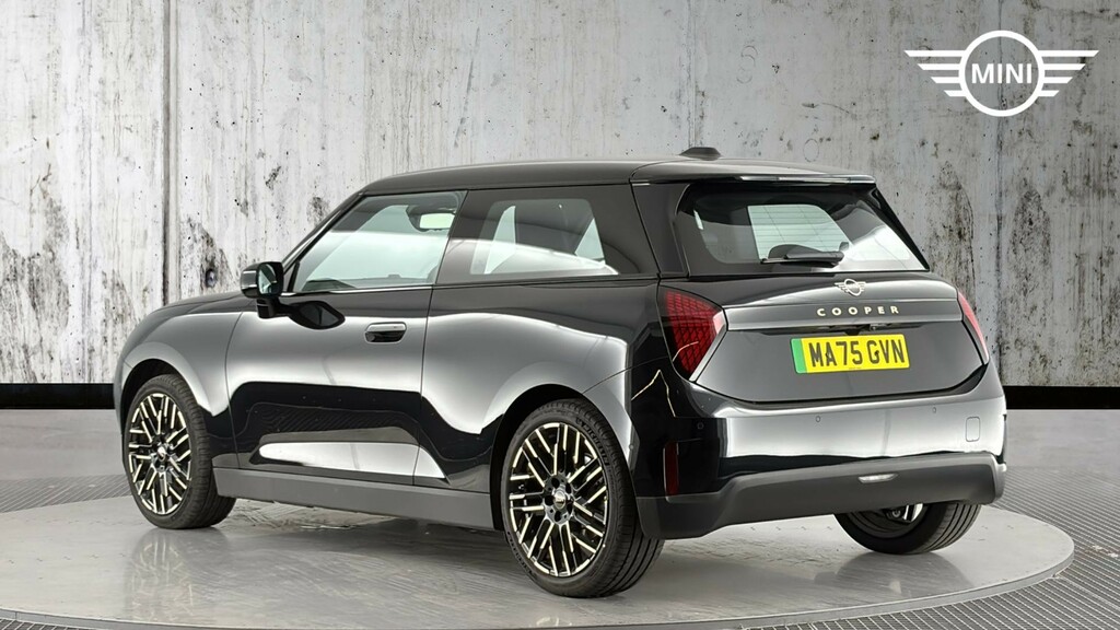 Mini Hatch E 40.7Kwh Exclusive Black #2