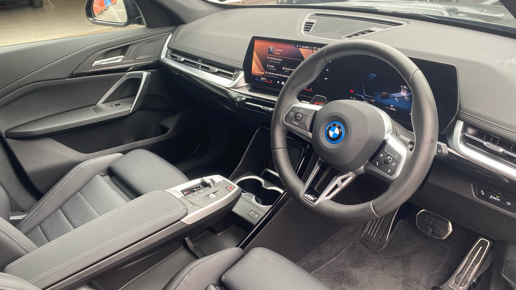 BMW iX1 30 66.5Kwh Shadow Edition Xdrive 11Kw Ch Black #6