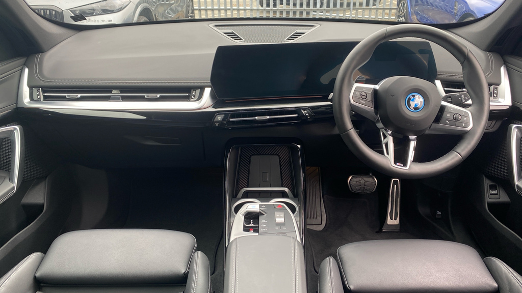 BMW iX1 30 66.5Kwh Shadow Edition Xdrive 11Kw Ch Black #4