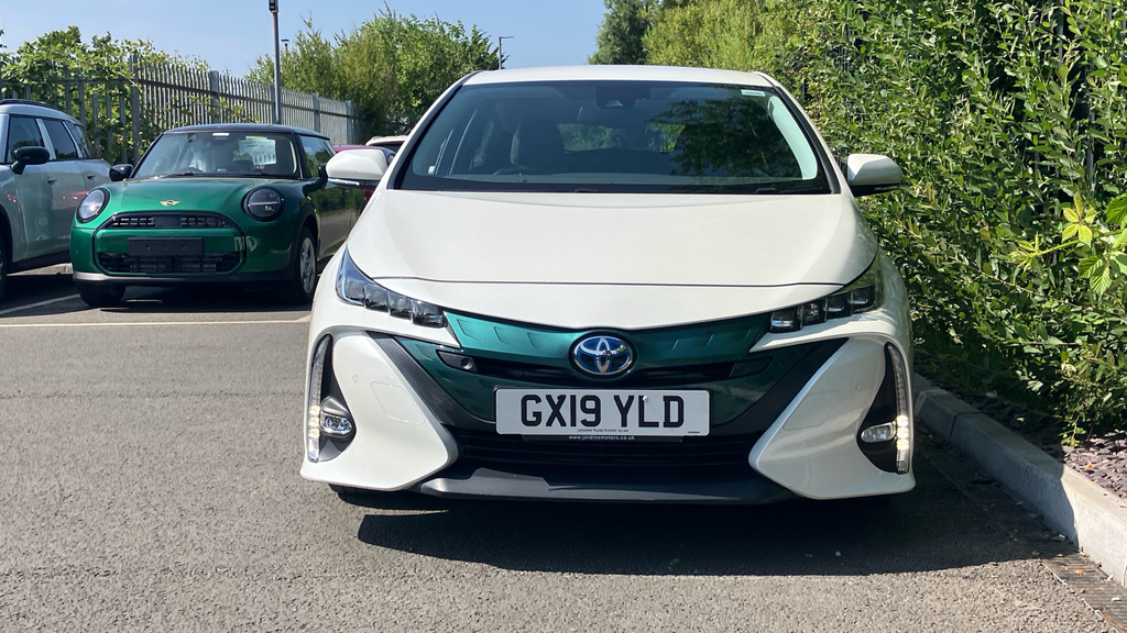 Toyota Prius Excel #16