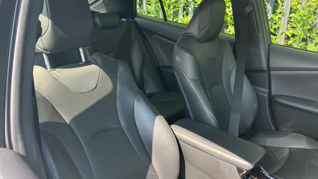 Toyota Prius Excel #11