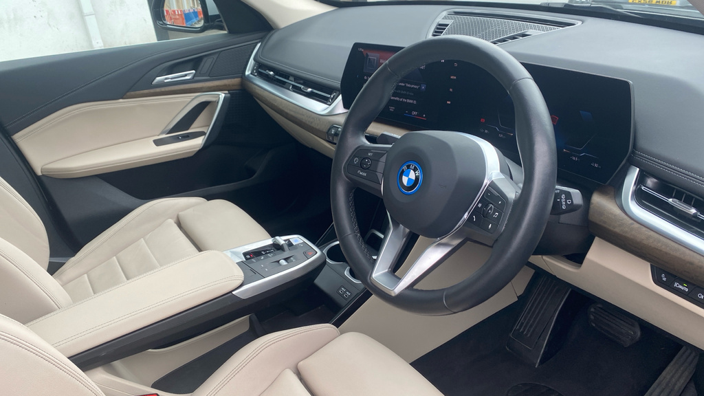 BMW iX1 30 66.5Kwh Xline Xdrive 11Kw Charger Green #6
