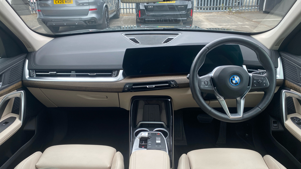 BMW iX1 30 66.5Kwh Xline Xdrive 11Kw Charger Green #4