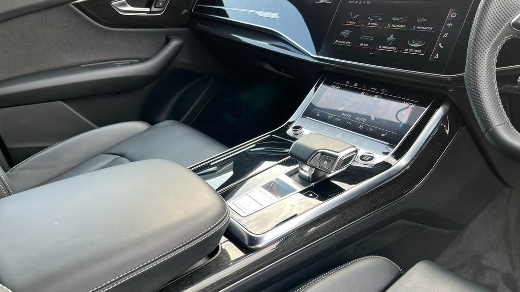 Audi Q8 55 Tfsi E Quattro Black Edition Tiptronic 2023 Grey #10