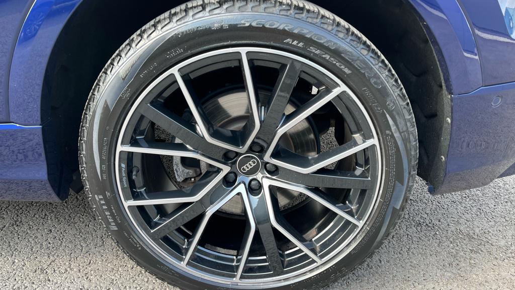 Audi Q8 55 Tfsi E Quattro Black Edition Tiptronic 2023 Grey #43