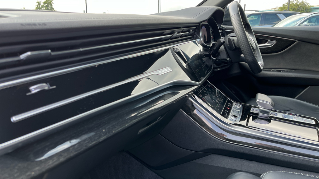 Audi Q8 55 Tfsi E Quattro Black Edition Tiptronic 2023 Grey #36