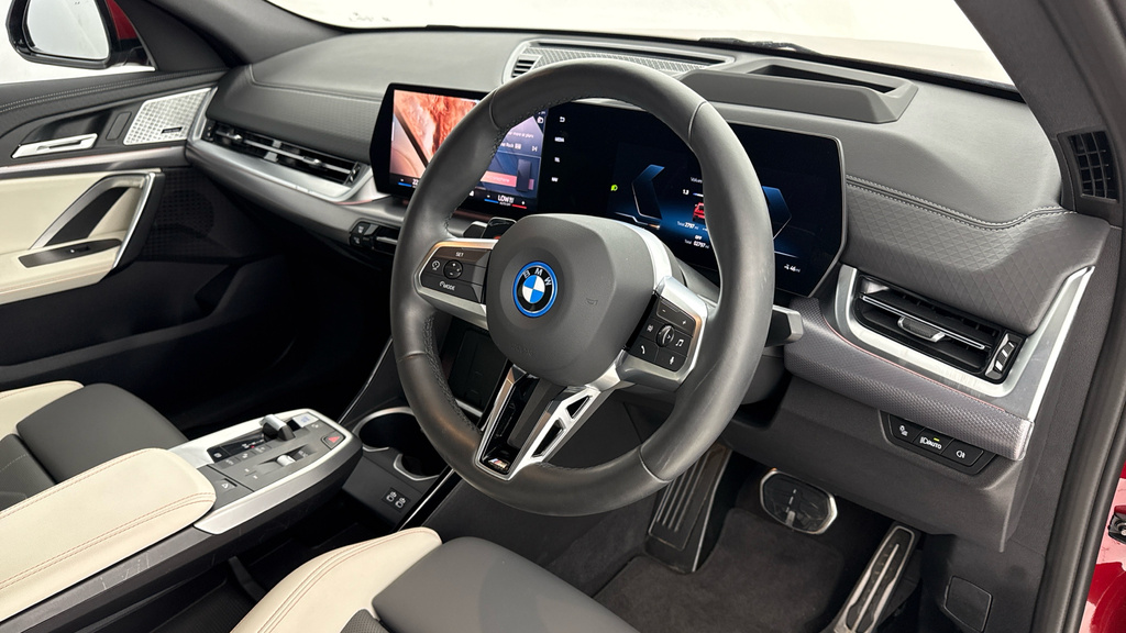 BMW iX2 20 66.5Kwh Shadow Edition Edrive 11Kw Ch Red #6