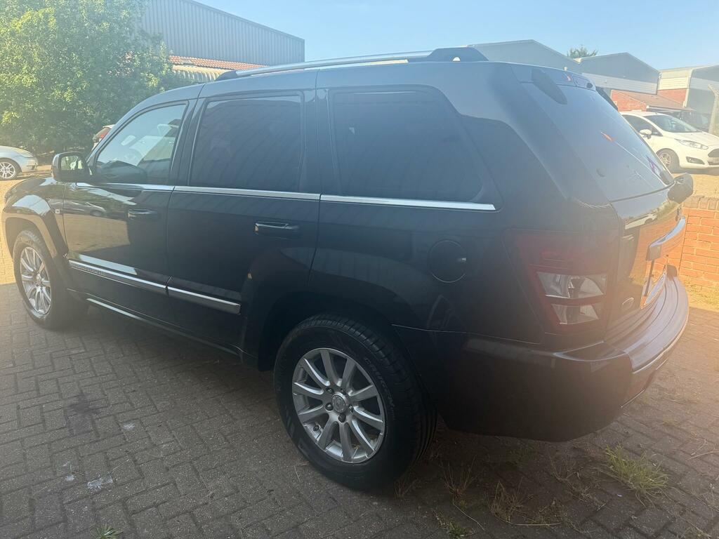 Jeep Grand Cherokee Overland Black #4