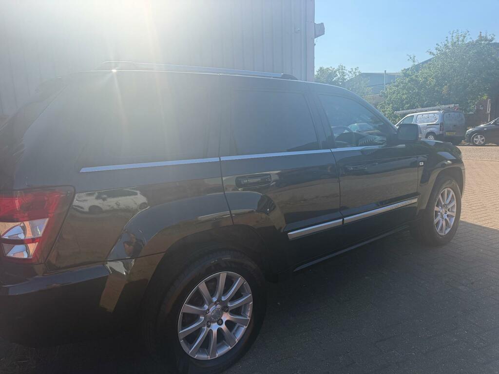Jeep Grand Cherokee Overland Black #6