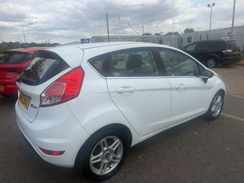 Ford Fiesta Zetec White #6
