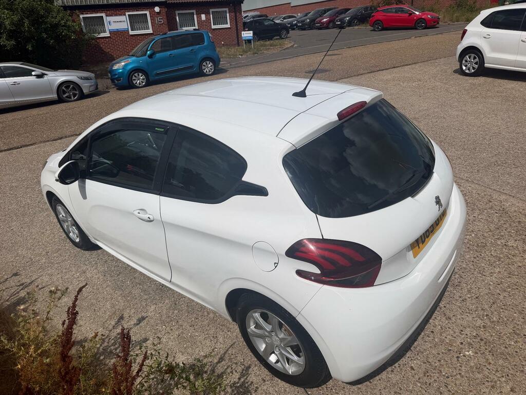 Peugeot 208 Active White #4