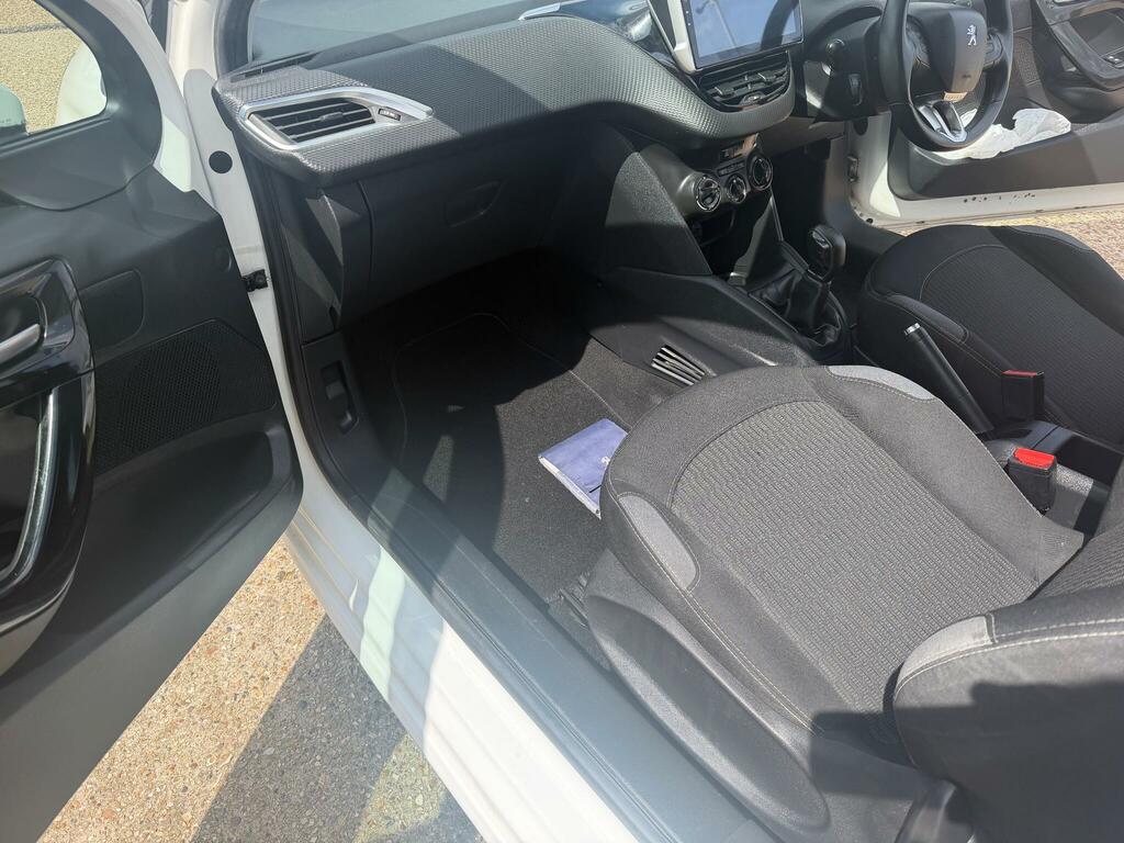 Peugeot 208 208 Active Grey #10