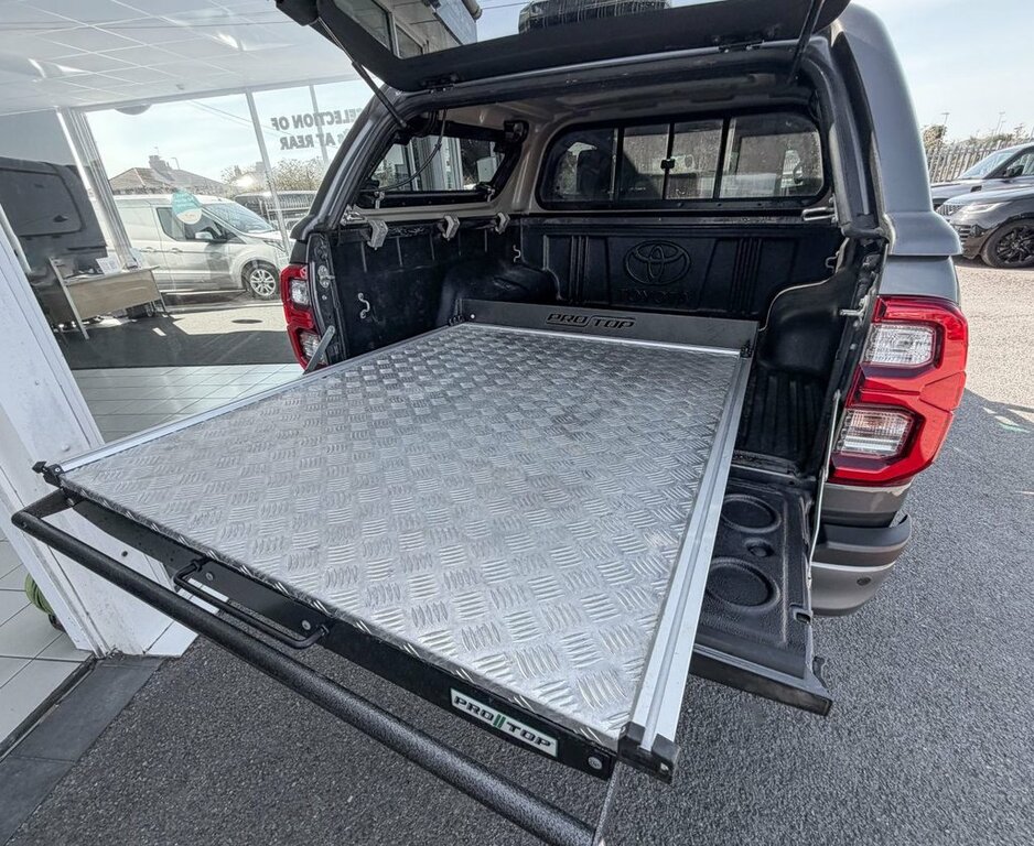 Toyota HILUX 2.8L Invincible X Grey #2