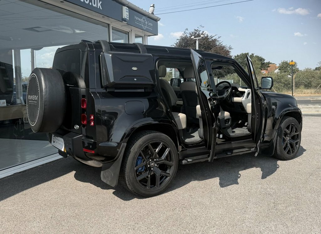Land Rover Defender 110 3L Xs Edition Black #6