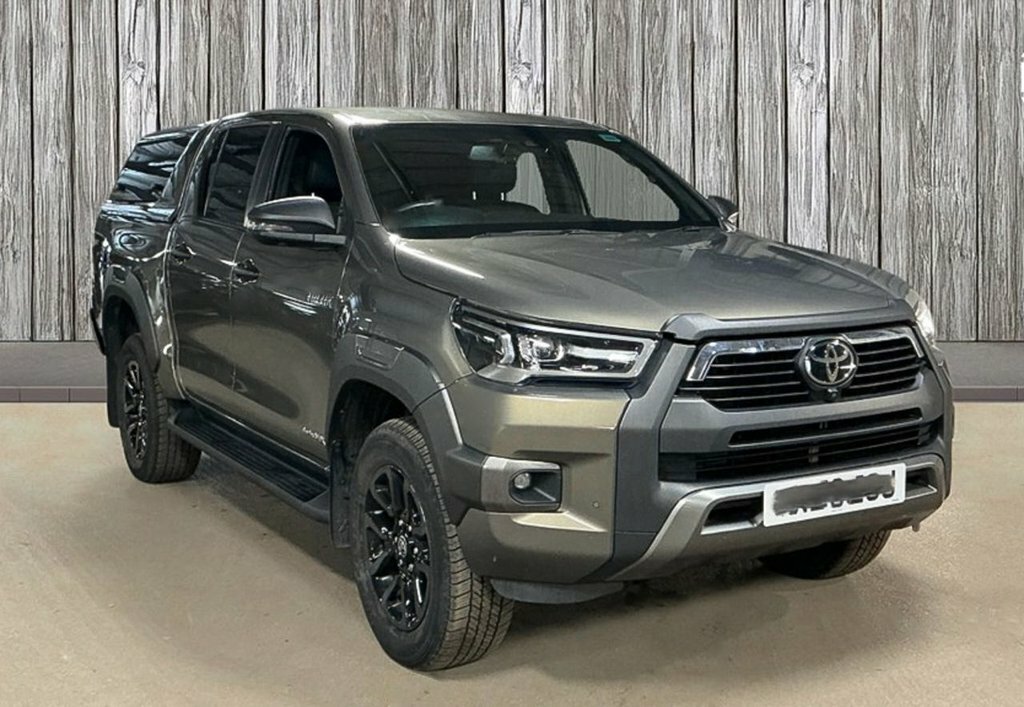 Toyota HILUX 2.8L Invincible X Brown