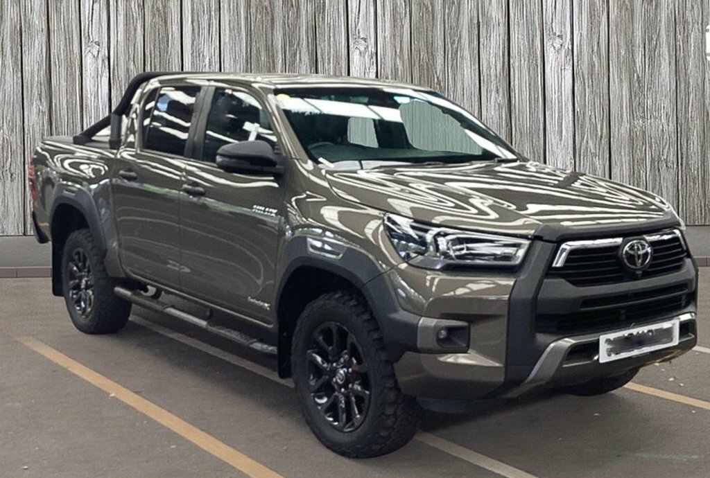 Toyota HILUX 2.8L Invincible X Brown