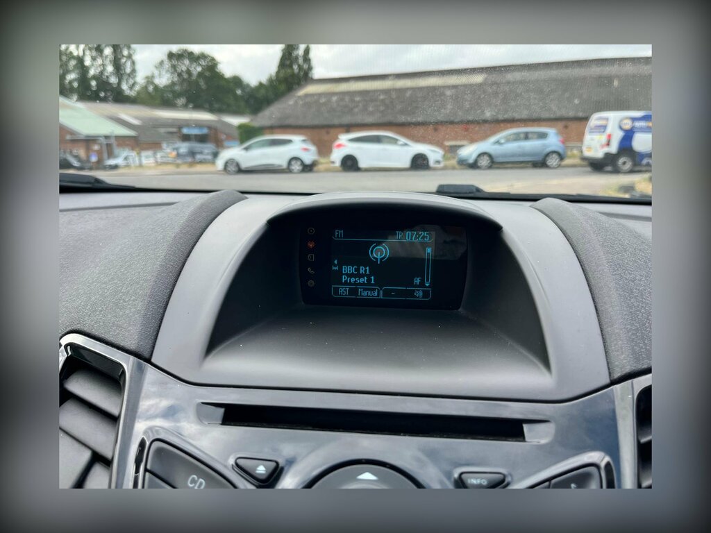 Ford Fiesta 1.25 Zetec Hatchback Euro 5 82 YE14EAP Silver #6