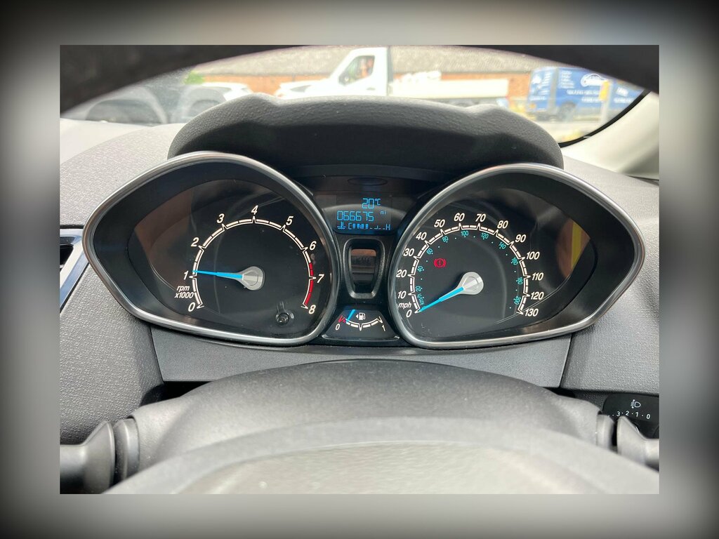 Ford Fiesta 1.25 Zetec Hatchback Euro 5 82 YE14EAP Silver #4