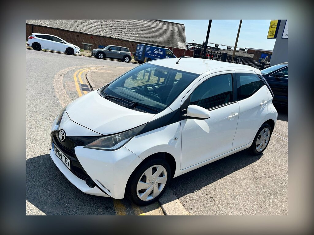 Toyota Aygo 1.0 Vvt-i X-play Hatchback Euro White #2