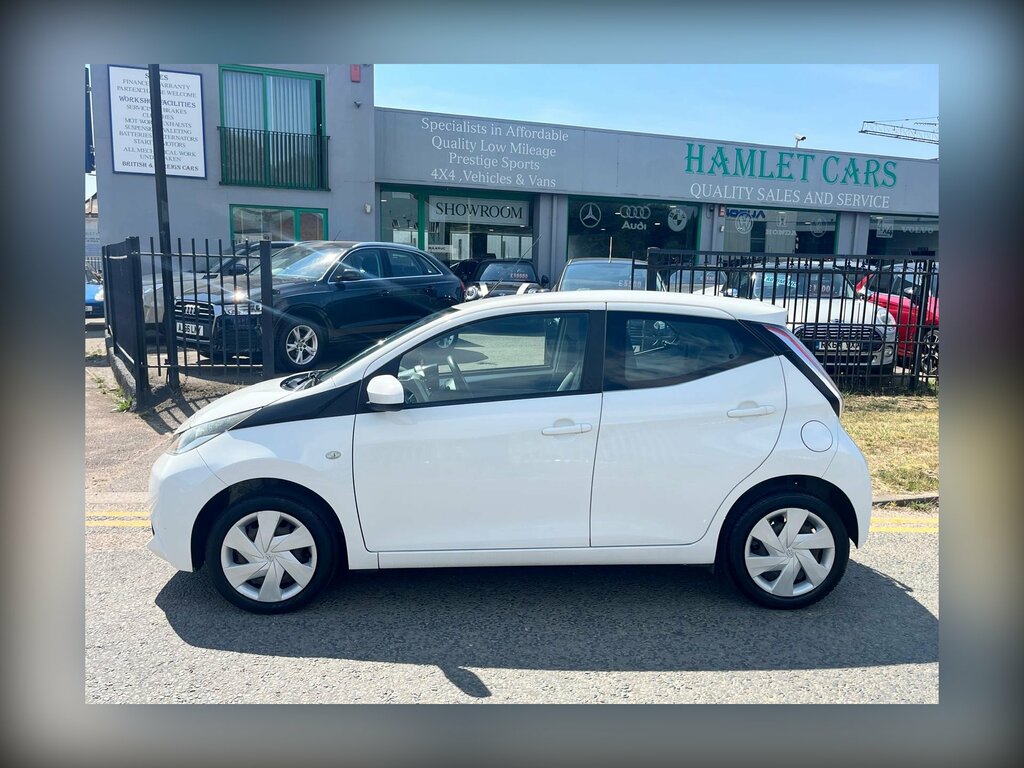 Toyota Aygo 1.0 Vvt-i X-play Hatchback Euro White
