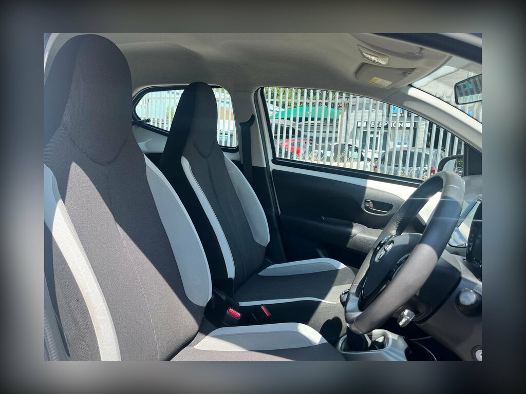 Toyota Aygo 1.0 Vvt-i X-play #23