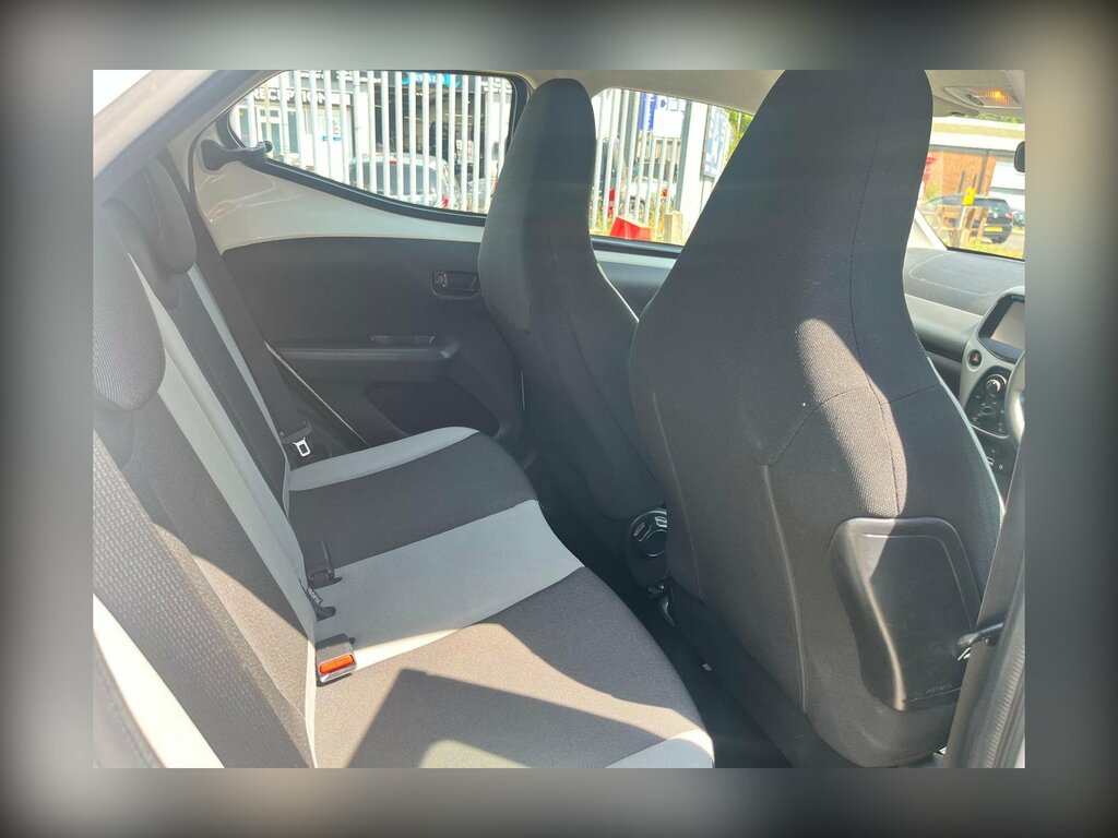 Toyota Aygo 1.0 Vvt-i X-play #25