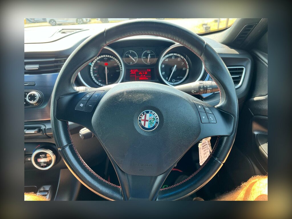 Alfa Romeo Giulietta Hatchback Red #10